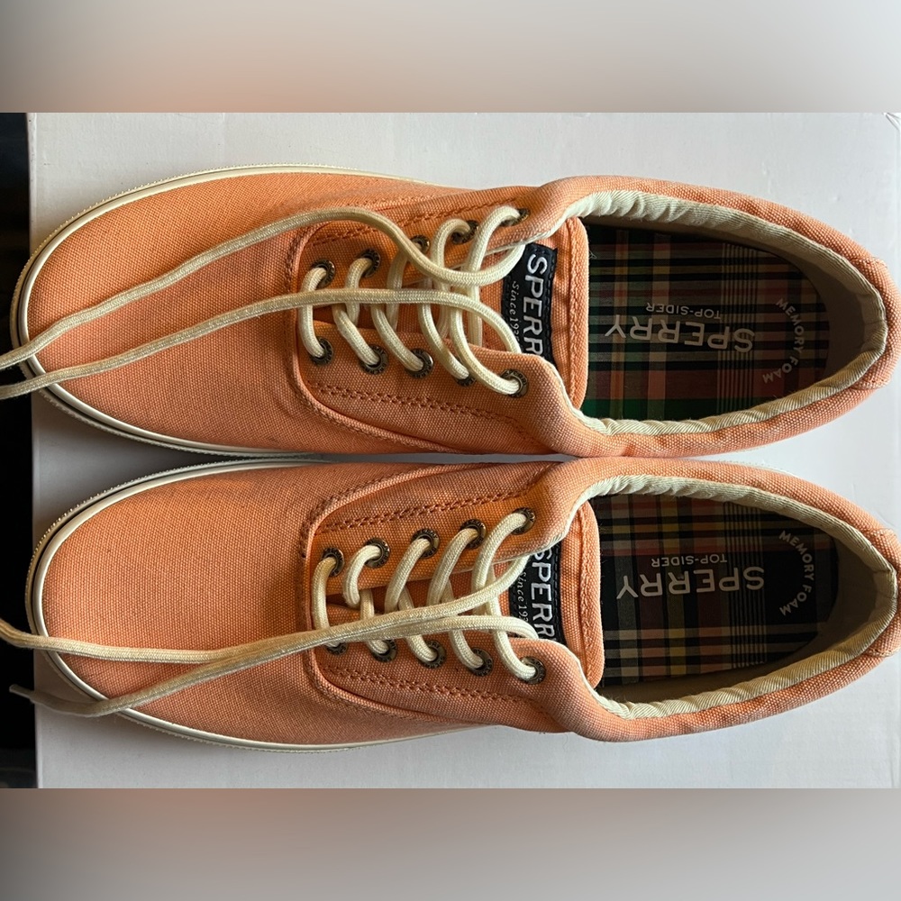 Men’s Sperry Topsider Sneakers. Size 10.5 in rare sherbet orange color!